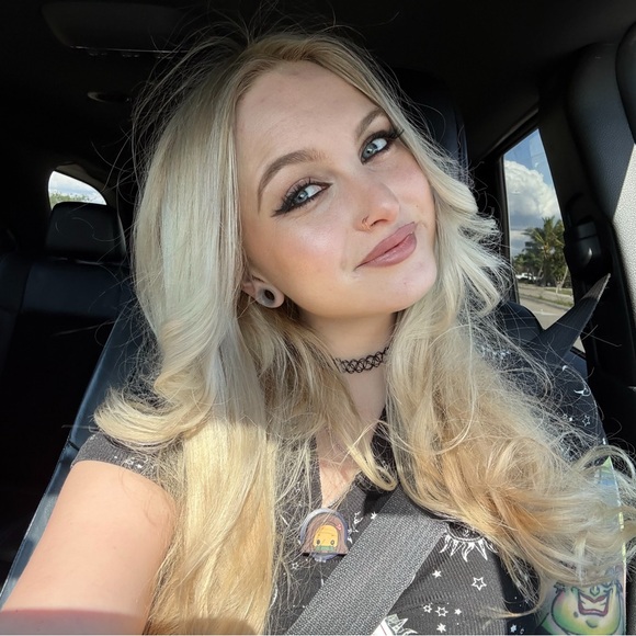 Meet your Posher, Ciara - Picture 1 of 1